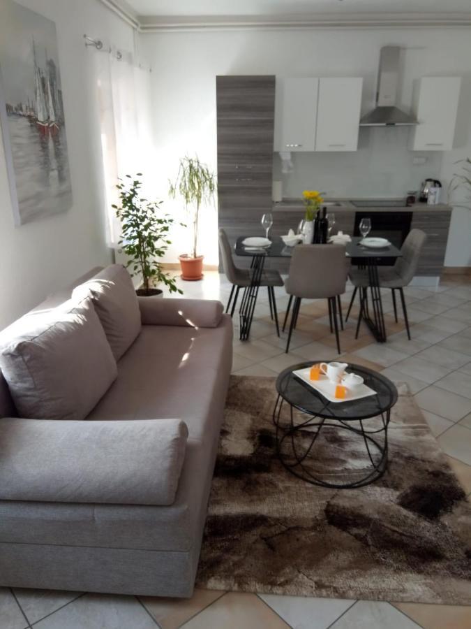 Studio Apartman Kika Otocsán Kültér fotó