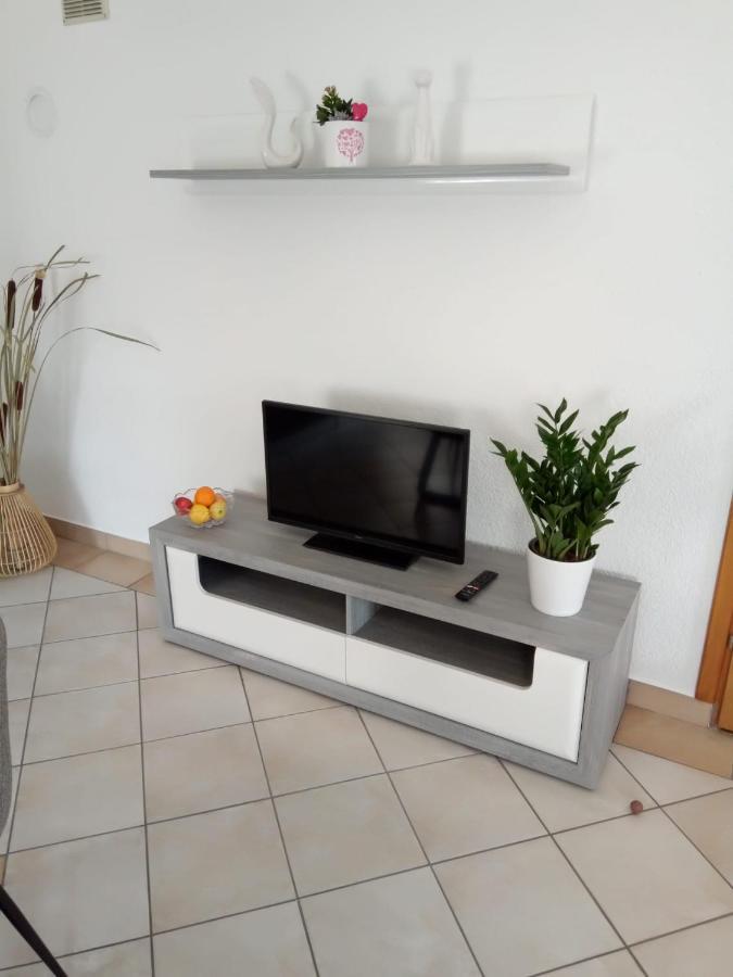 Studio Apartman Kika Otocsán Kültér fotó