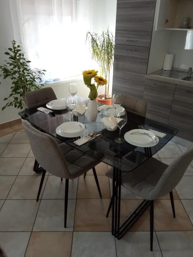 Studio Apartman Kika Otocsán Kültér fotó